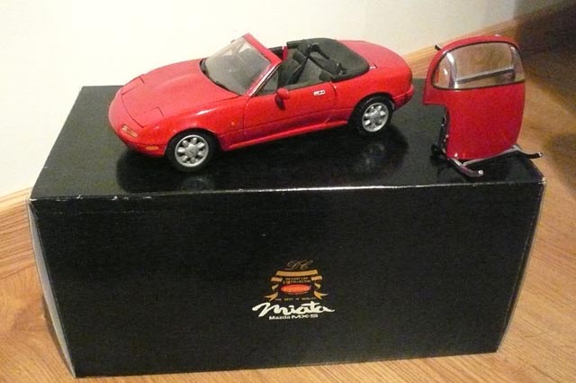 kyosho 1-18 rouge 1ère serie.JPG