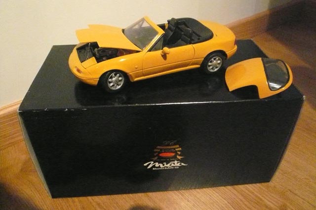 kyosho 1-18 jaune 1ère serie.JPG